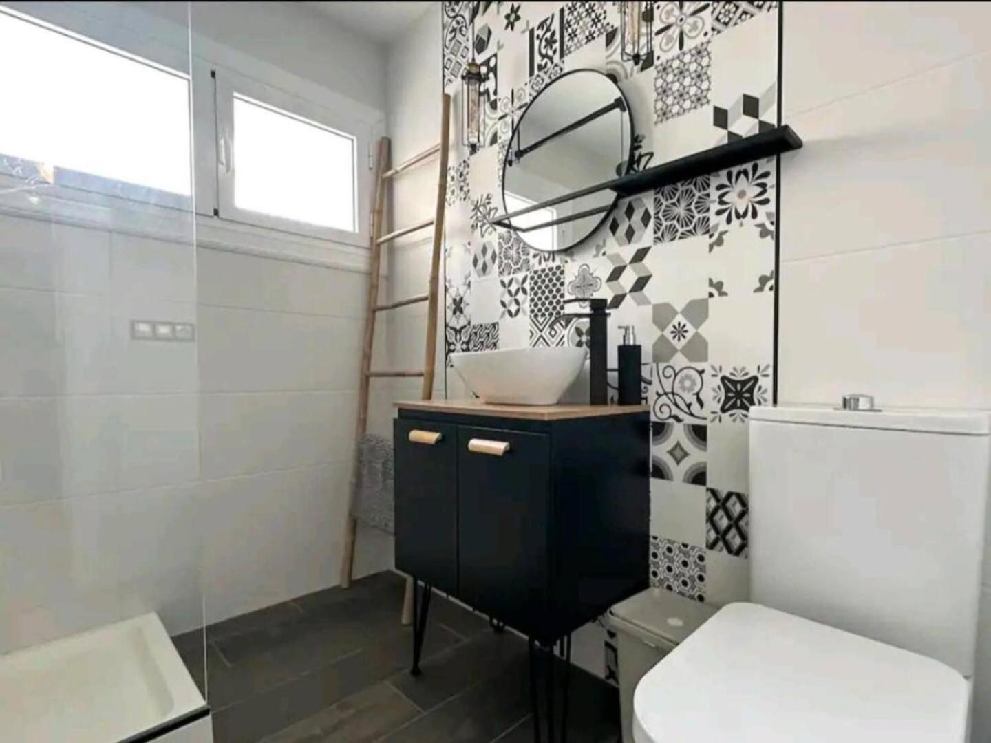 Stylish & Fully Furnished 3 Bedrooms Flat -4 Min Walk To Beautiful Beach Alicante Eksteriør billede