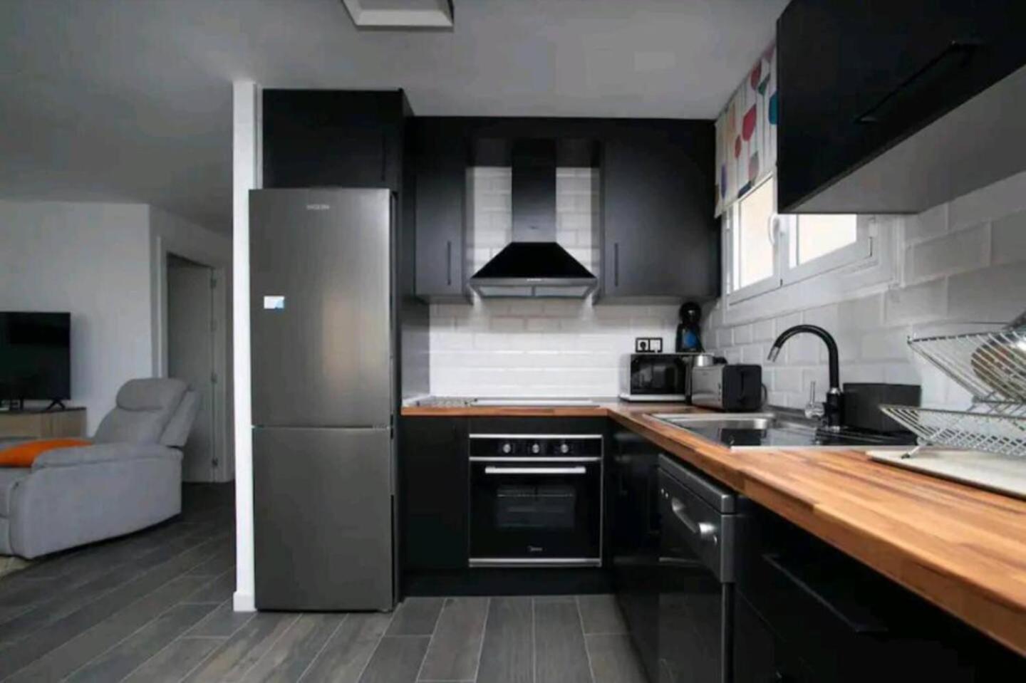 Stylish & Fully Furnished 3 Bedrooms Flat -4 Min Walk To Beautiful Beach Alicante Eksteriør billede